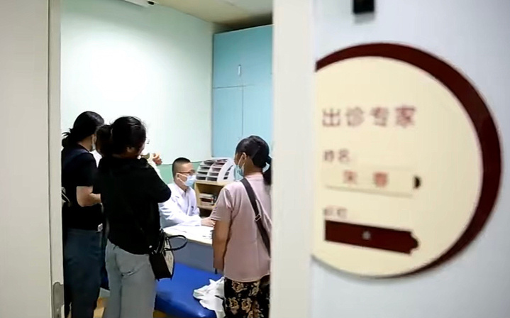 宝宝的睡姿很重要,睡不对头型不好看 宝宝的睡姿很重要,睡不对头型不好看