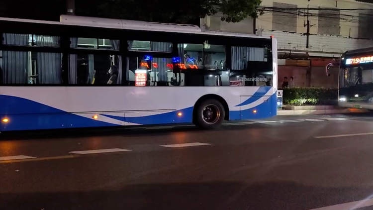 “太不合理了！”上海这个公交车站遭市民吐槽