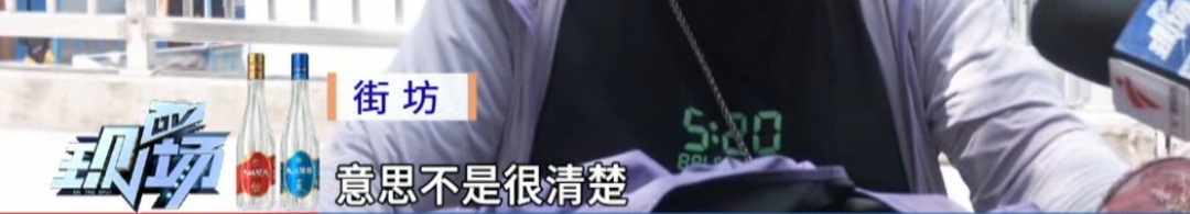 超尴尬！广州一小车铲上人行天桥，进退两难