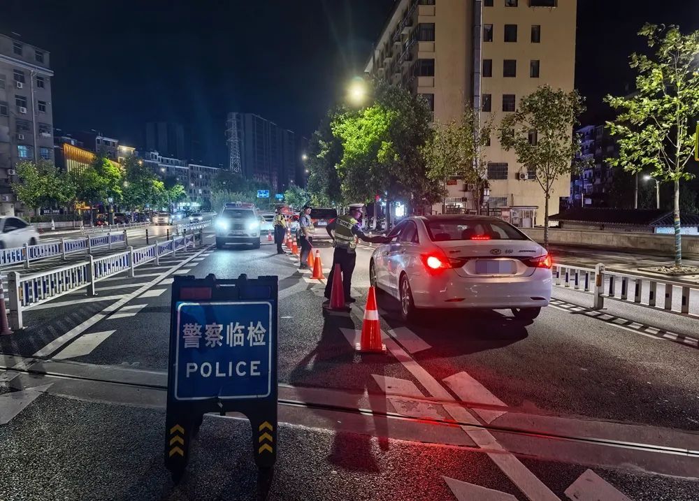 突发巨响!杭州胡某,刑拘! 突发巨响!杭州胡某,刑拘!