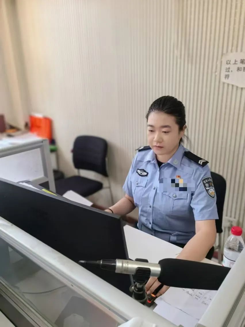 便衣警察不是总摊煎饼，也可能是个骑三轮的……