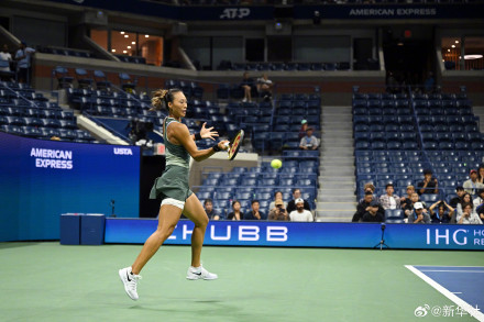 郑钦文对战萨巴伦卡打出5记ACE 郑钦文对战萨巴伦卡打出5记ACE