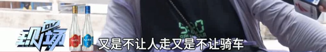 超尴尬！广州一小车铲上人行天桥，进退两难