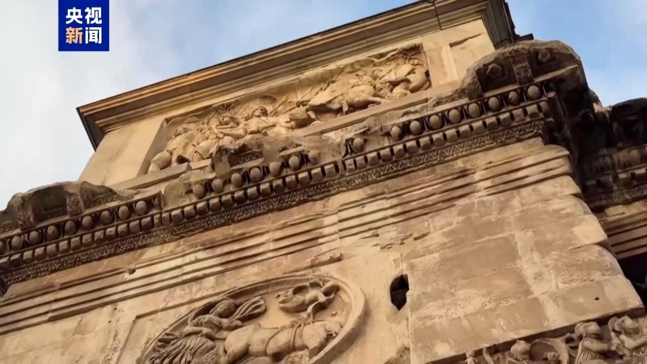 强风暴来袭 意大利君士坦丁凯旋门被闪电击中 强风暴来袭 意大利君士坦丁凯旋门被闪电击中