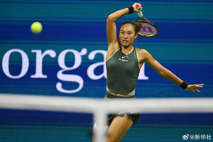 郑钦文对战萨巴伦卡打出5记ACE 郑钦文对战萨巴伦卡打出5记ACE