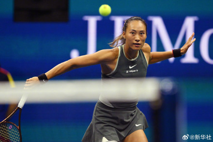 郑钦文对战萨巴伦卡打出5记ACE 郑钦文对战萨巴伦卡打出5记ACE