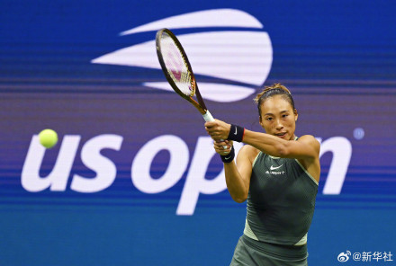 郑钦文对战萨巴伦卡打出5记ACE 郑钦文对战萨巴伦卡打出5记ACE