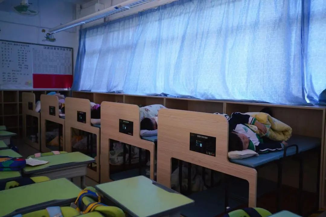广深两地学生解锁“躺平午休”,网友:希望全国推广 广深两地学生解锁“躺平午休”,网友:希望全国推广