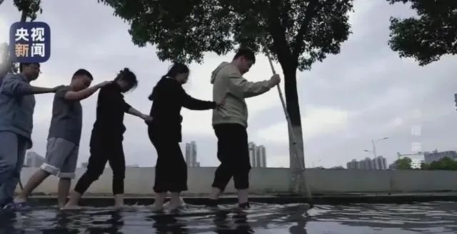 遇到暴雨怎么办？请收好这份避险自救知识清单
