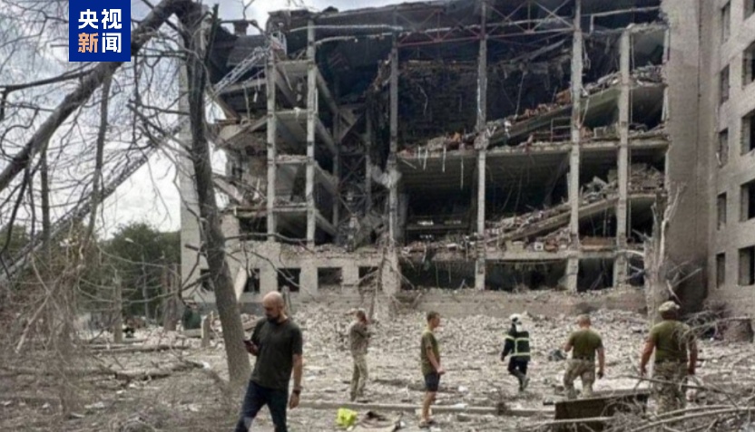 乌克兰内务部:波尔塔瓦市遭袭已致53人死亡 乌克兰内务部:波尔塔瓦市遭袭已致53人死亡