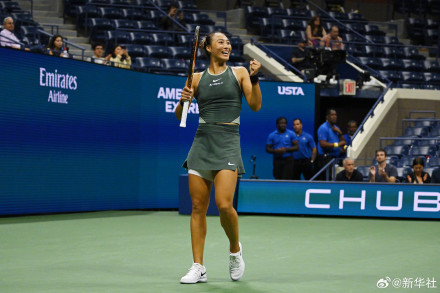 郑钦文对战萨巴伦卡打出5记ACE 郑钦文对战萨巴伦卡打出5记ACE