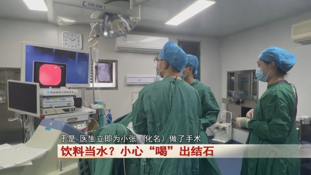 27岁女孩是“重度”饮料爱好者,把饮料当水,腰突然开始疼痛!医生提醒... 27岁女孩是“重度”饮料爱好者,把饮料当水,腰突然开始疼痛!医生提醒...