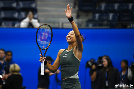 郑钦文对战萨巴伦卡打出5记ACE 郑钦文对战萨巴伦卡打出5记ACE