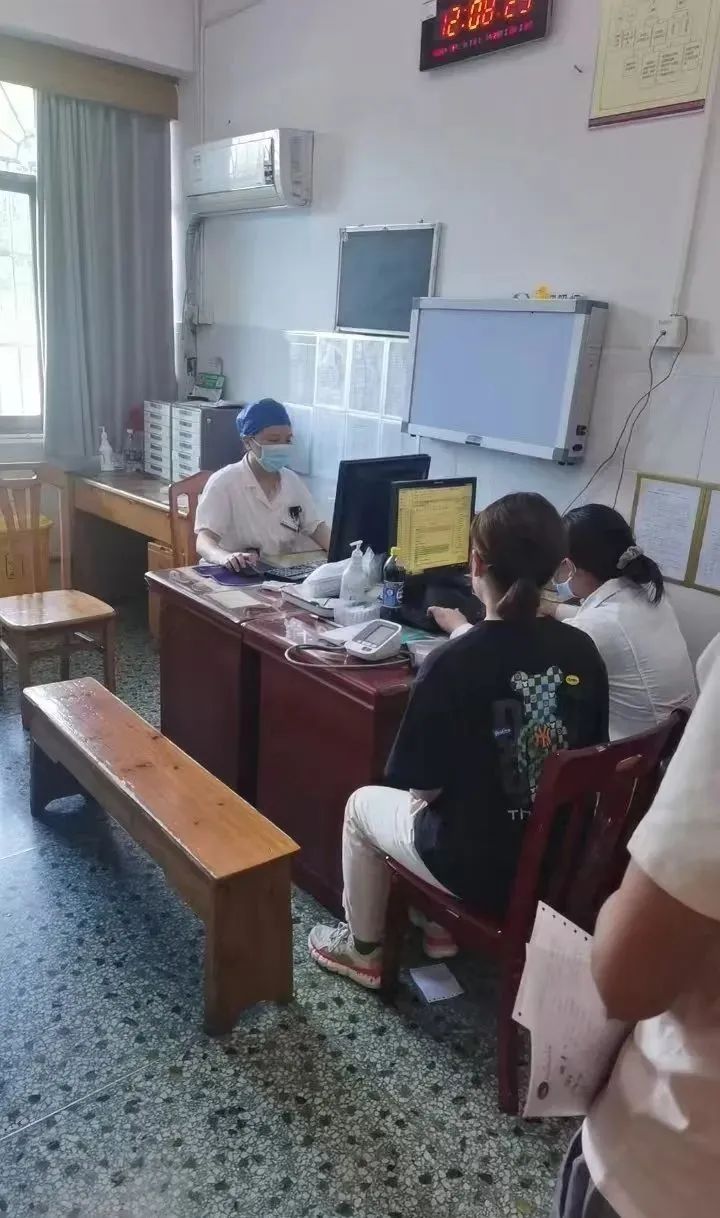 事发长沙！女大学生返校途中，同行乘客突将交警拦下……