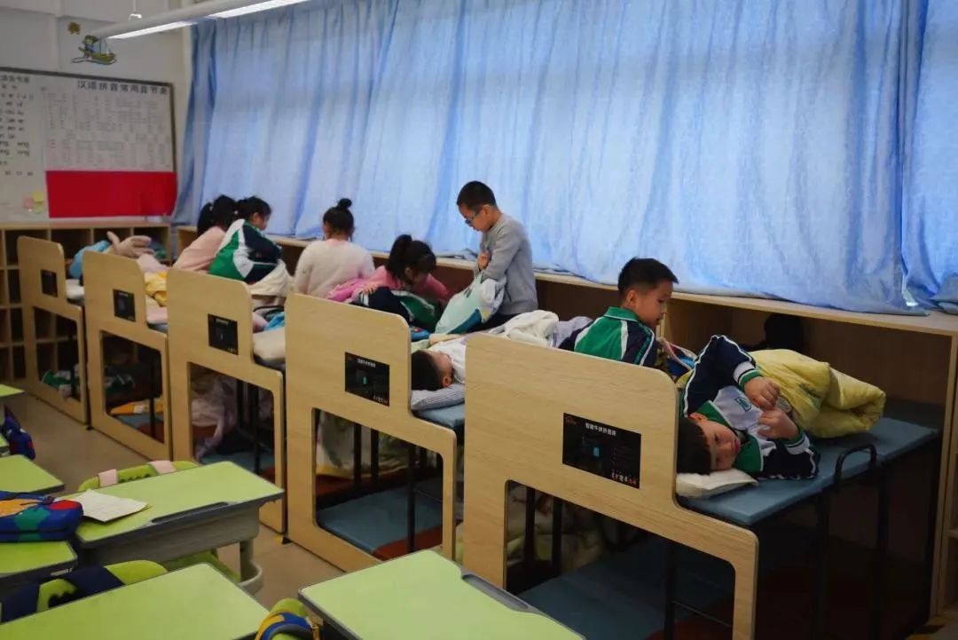 广深两地学生解锁“躺平午休”,网友:希望全国推广 广深两地学生解锁“躺平午休”,网友:希望全国推广