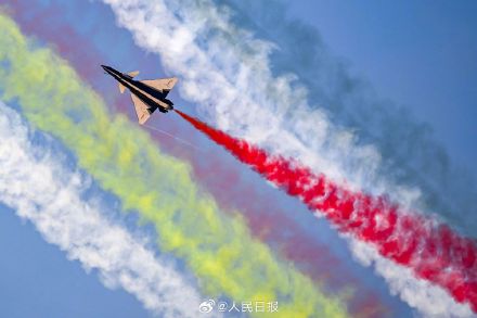 多彩又酷炫!中国战机在埃及飞行表演绝了 多彩又酷炫!中国战机在埃及飞行表演绝了