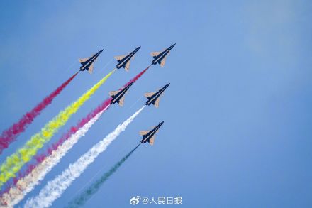 多彩又酷炫!中国战机在埃及飞行表演绝了 多彩又酷炫!中国战机在埃及飞行表演绝了