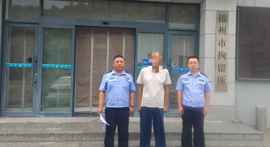 时隔11年,再次酒驾!一男子被拘留 时隔11年,再次酒驾!一男子被拘留