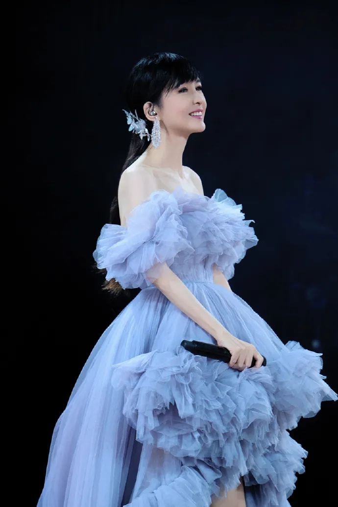 出道39年女歌手突然宣布！不再开大型演唱会