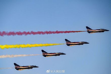多彩又酷炫!中国战机在埃及飞行表演绝了 多彩又酷炫!中国战机在埃及飞行表演绝了