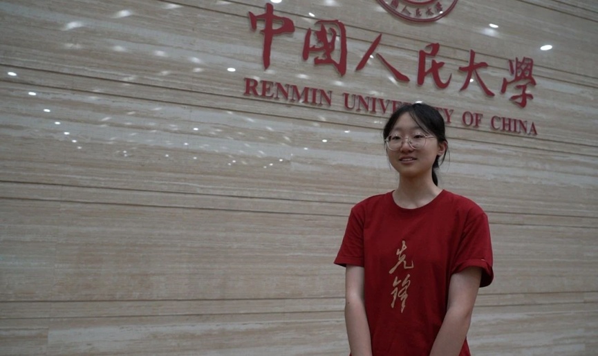 “激动，当屏幕上的缉毒英雄出现在自己眼前……”