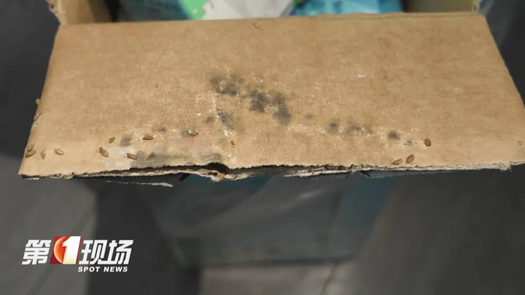 包装泡水，打开还有虫卵！这款知名超市热销的牛奶，不少人都买过……