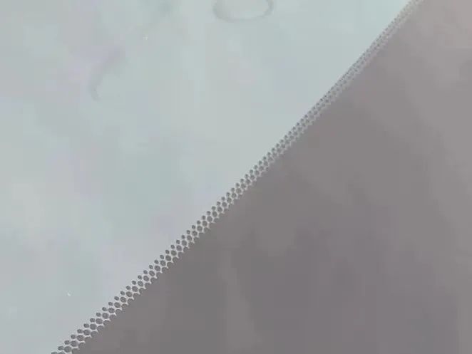 车窗上的小黑点竟然还有这个作用！