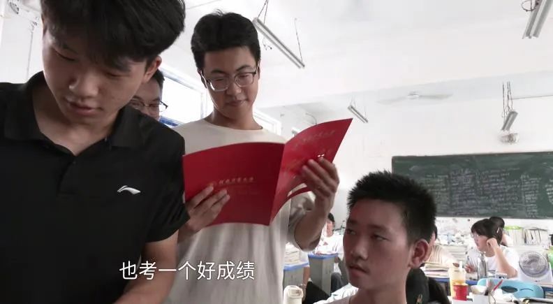 他，“用嘴高考”，冲上热搜！