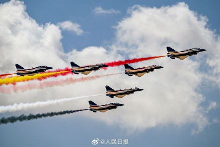 多彩又酷炫!中国战机在埃及飞行表演绝了 多彩又酷炫!中国战机在埃及飞行表演绝了