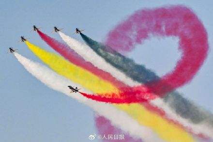 多彩又酷炫!中国战机在埃及飞行表演绝了 多彩又酷炫!中国战机在埃及飞行表演绝了