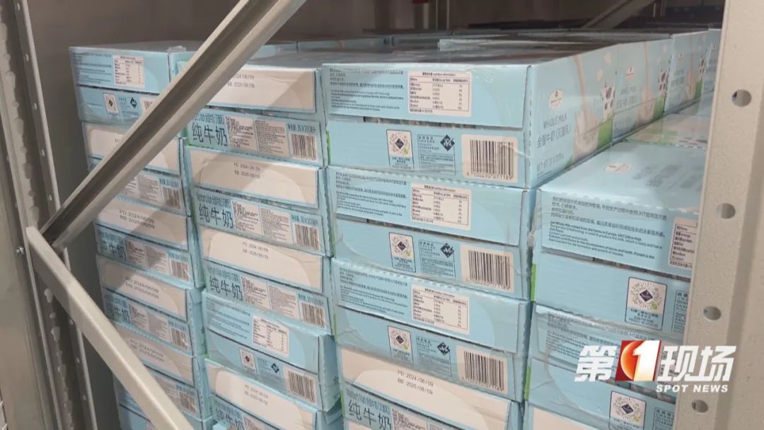 包装泡水，打开还有虫卵！这款知名超市热销的牛奶，不少人都买过……