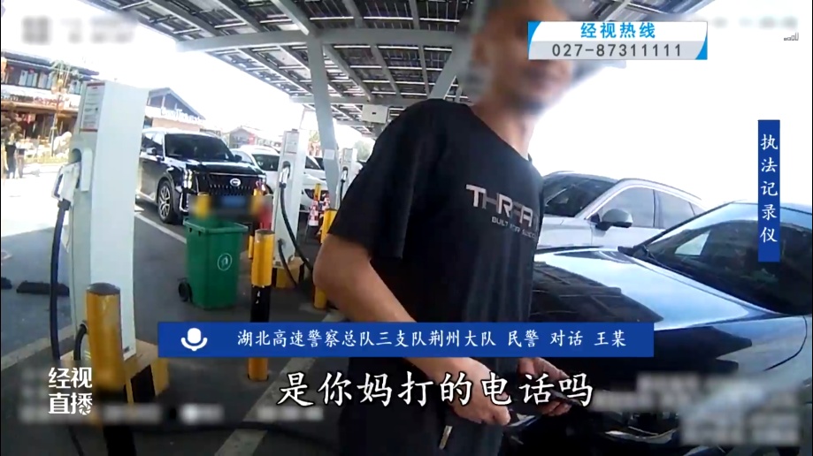 太危险!湖北一男子与母亲吵架后越想越气,竟……家人赶紧报警! 太危险!湖北一男子与母亲吵架后越想越气,竟……家人赶紧报警!