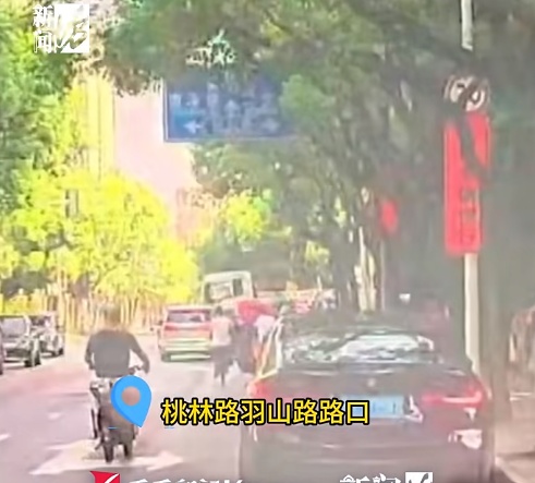 事发上海!垃圾车突然冲出,刮伤一名小学生,车上没有司机…… 事发上海!垃圾车突然冲出,刮伤一名小学生,车上没有司机……