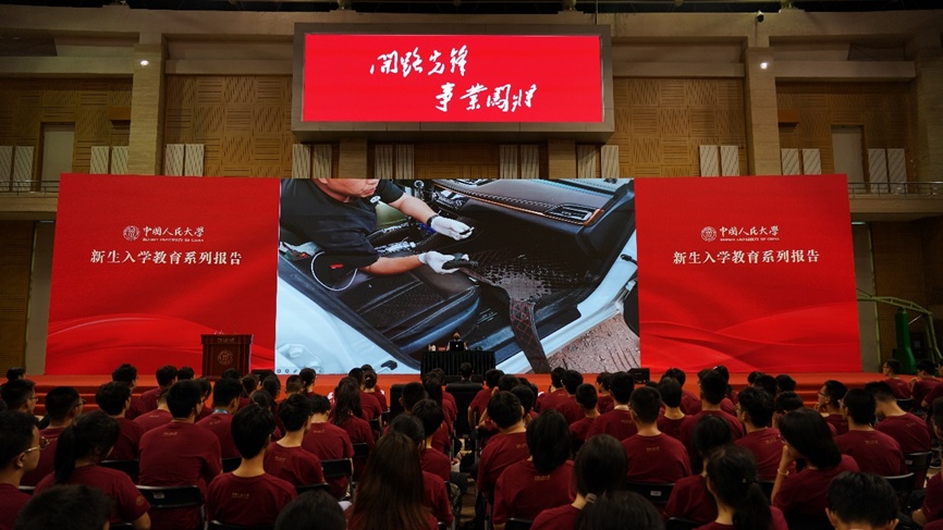 “激动，当屏幕上的缉毒英雄出现在自己眼前……”