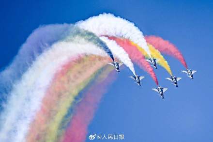 多彩又酷炫!中国战机在埃及飞行表演绝了 多彩又酷炫!中国战机在埃及飞行表演绝了