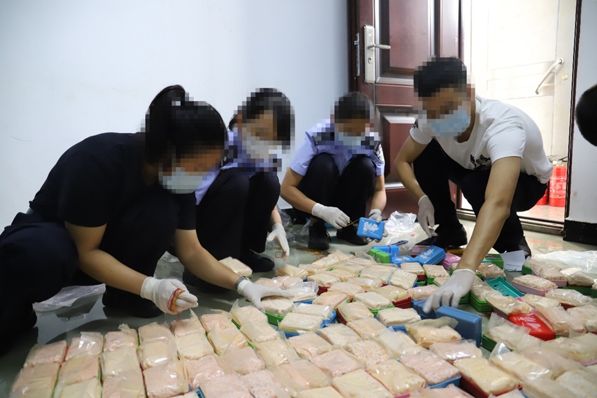 “激动，当屏幕上的缉毒英雄出现在自己眼前……”