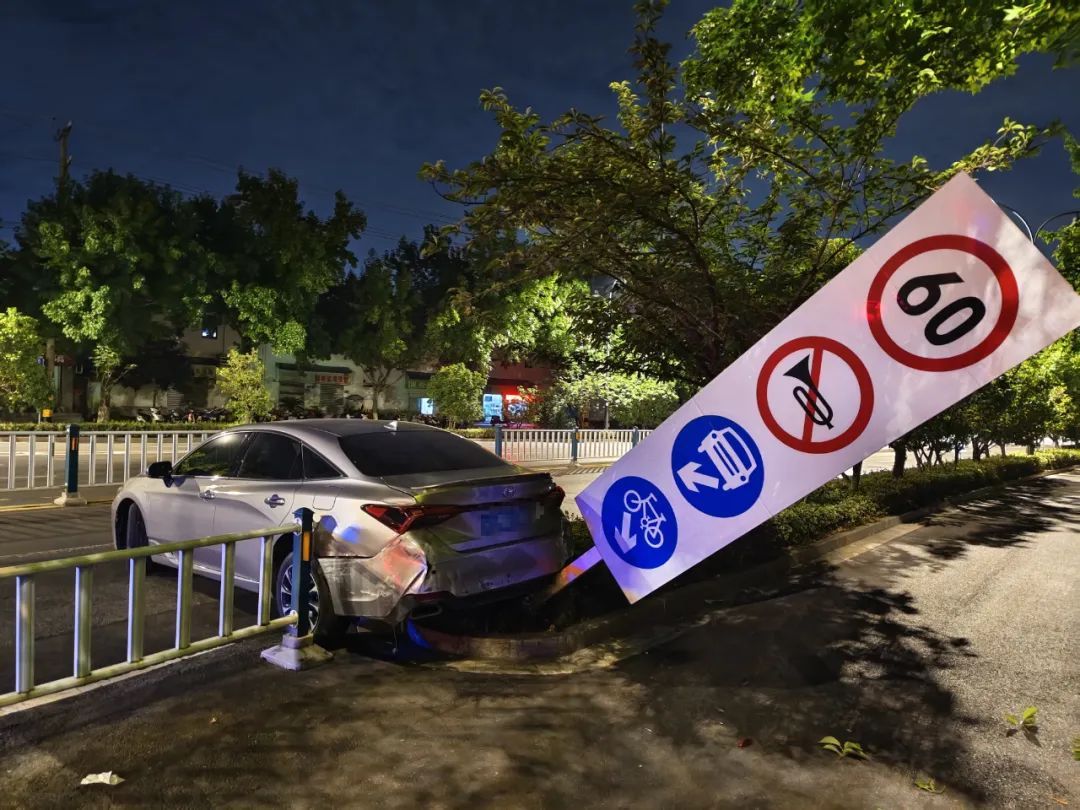 醉驾遇交警设卡,竟倒车就跑?抓! 醉驾遇交警设卡,竟倒车就跑?抓!