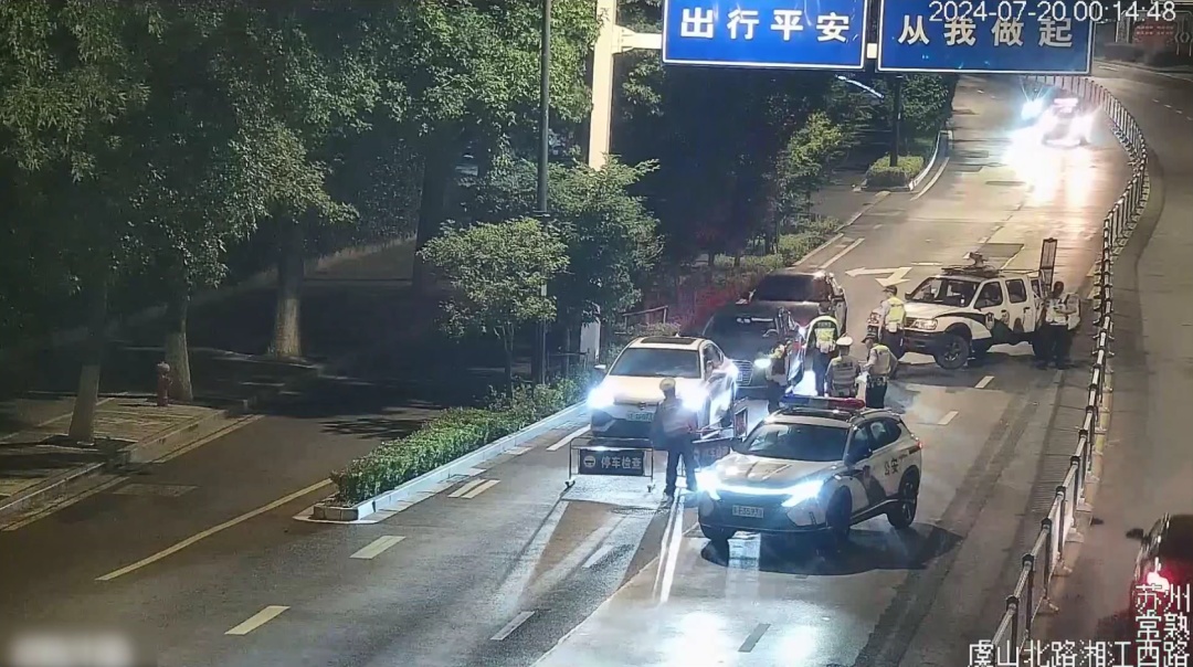 醉驾遇交警设卡,竟倒车就跑?抓! 醉驾遇交警设卡,竟倒车就跑?抓!