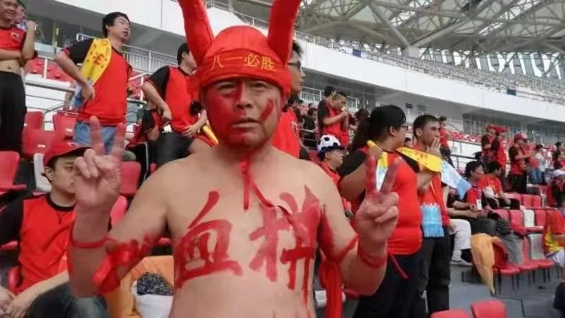突发 | 资深球迷桂二牛昨晚去世！曾因中国队落败砸电视、跳长江……