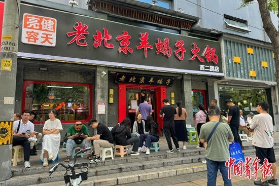 “不能让英雄的火锅店倒闭了”