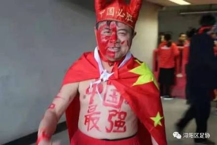资深球迷桂二牛去世,当地足协、俱乐部发文悼念 资深球迷桂二牛去世,当地足协、俱乐部发文悼念