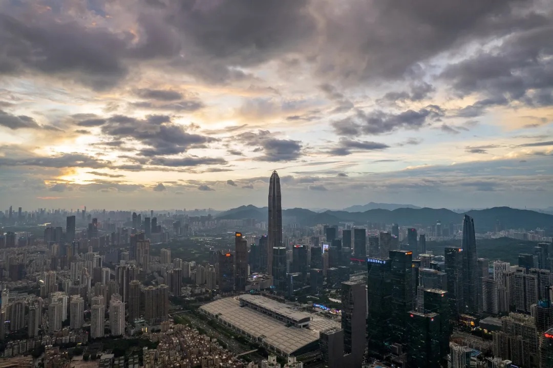 红色预警!多地停课、停工、停运,十年来最强台风“摩羯”到哪了—— 红色预警!多地停课、停工、停运,十年来最强台风“摩羯”到哪了——