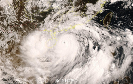台风摩羯把降雨图变红了