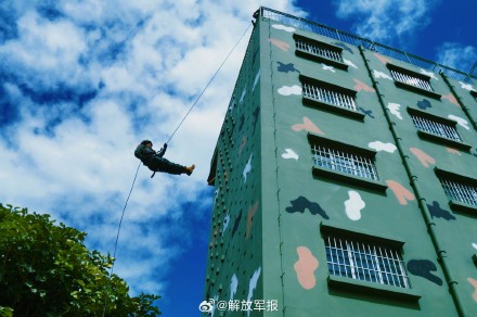 看现场!武警官兵多课目训练正在进行中 看现场!武警官兵多课目训练正在进行中