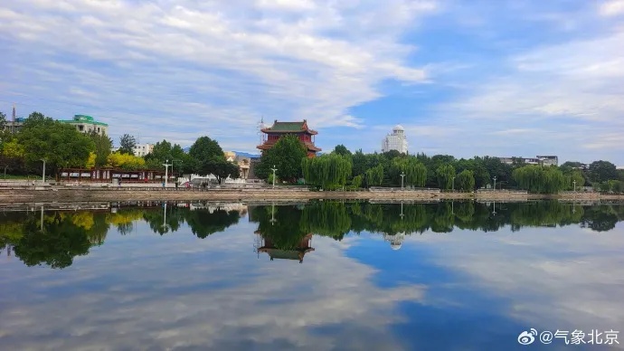 今天北京的天，惊艳了所有人！然而，雨马上来了……