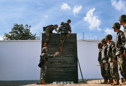 看现场!武警官兵多课目训练正在进行中 看现场!武警官兵多课目训练正在进行中