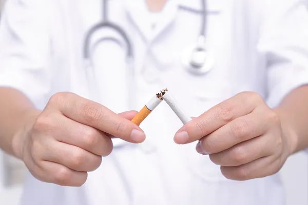 这些习惯可能会加速你变老变丑！长期处于这种状态下，真的会减少寿命