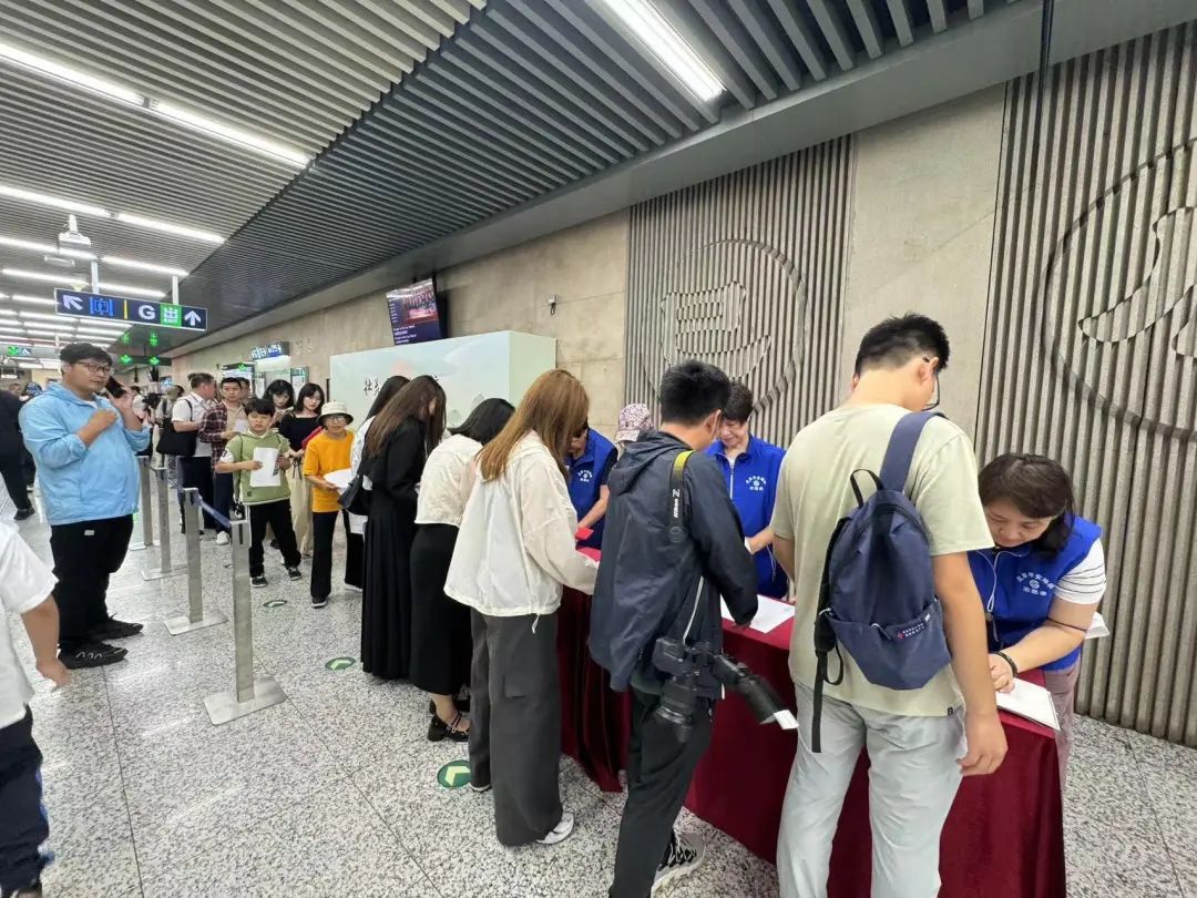 中轴线专列上新！快来北京地铁2号线打卡