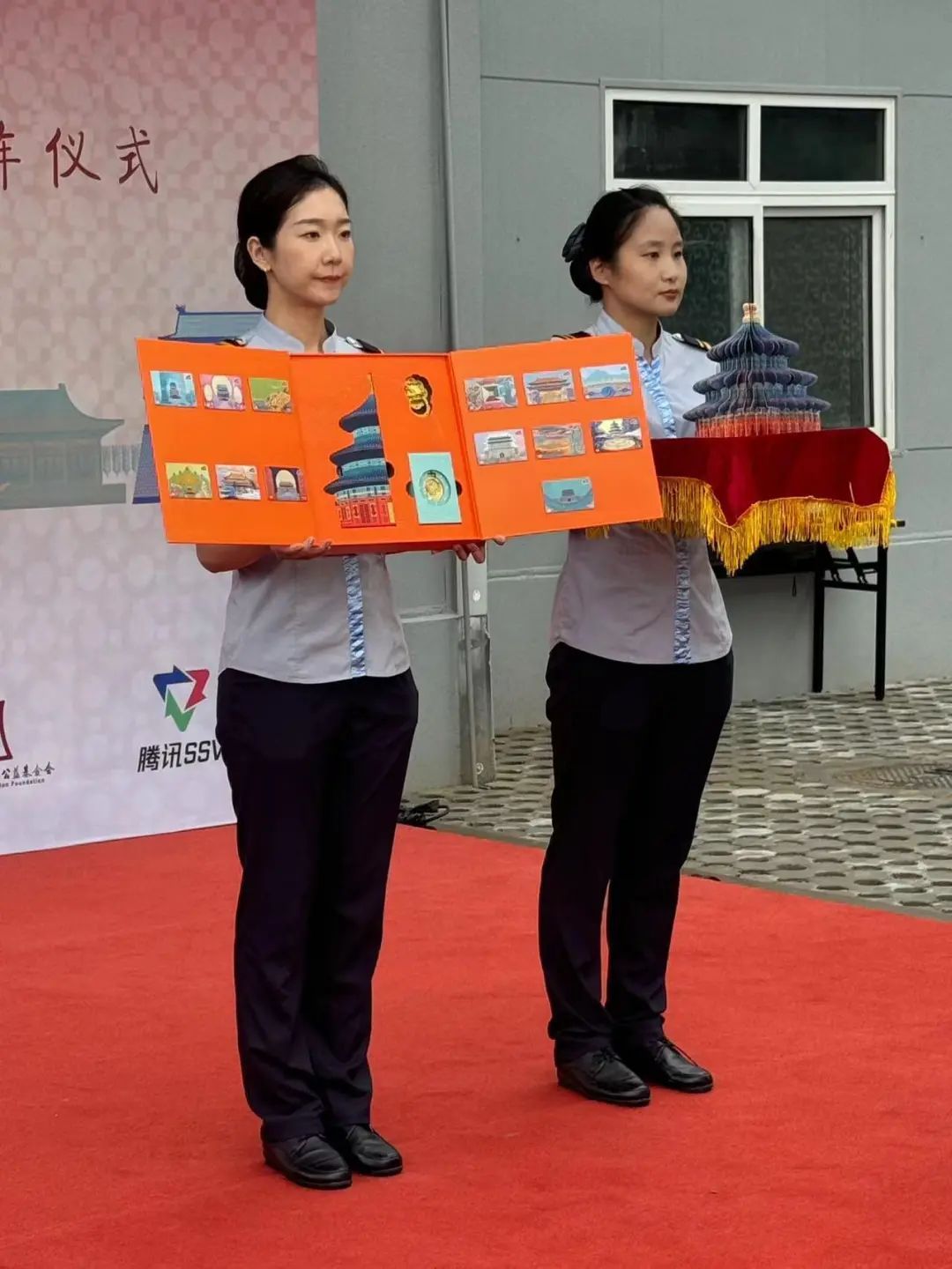 中轴线专列上新！快来北京地铁2号线打卡