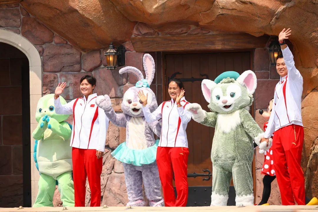 樊振东等奥运健儿,现身上海迪士尼 樊振东等奥运健儿,现身上海迪士尼